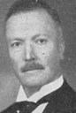 Ander Skaasheim (1880-1965), fødd i Balestrand, busett i Bergen. I 1950 vart han heidra med Kongens fortenestemedlaje i gull og allsidig kulturvernarbeid.