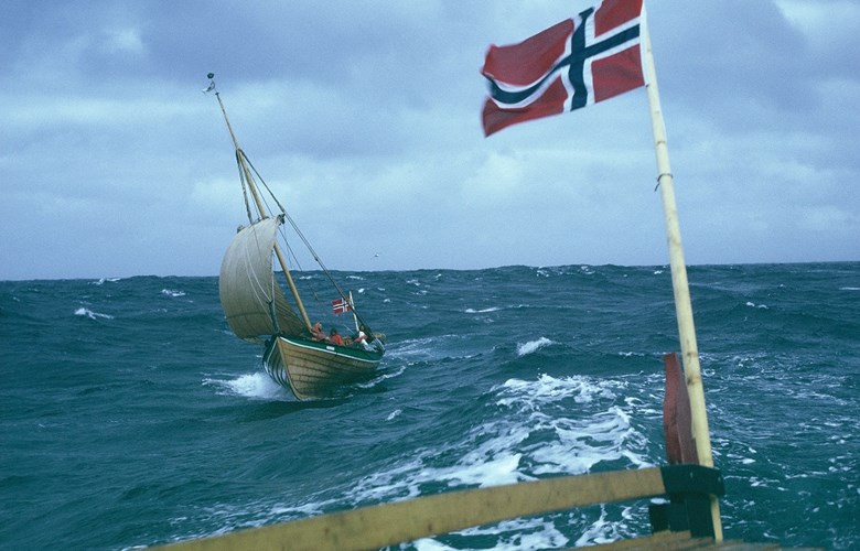 I kjølvannet til Ingolv Arnarson, fembøringene "Ørn" og "Hrafn" Rivedal i Sunnfjord - Reykjavik sommeren 1974.