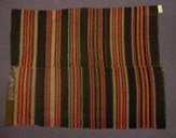 Randåkle. Teppet er sydd saman av to like lengder. Det er vove i krokbragd. Mønsterstriper i ulike fargar med mørke, einsfarga striper mellom er typisk for Nordfjord. NFM.0000-03779 
 