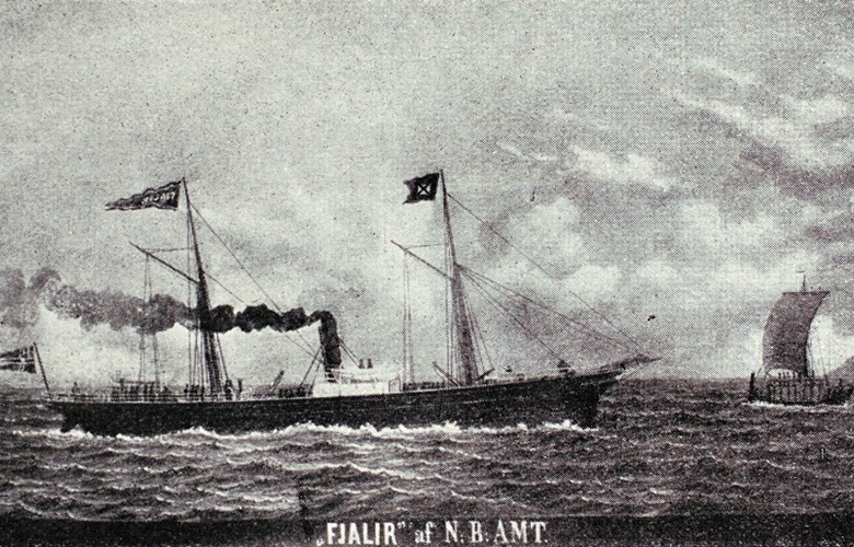 "FJALIR" af N.B. AMT" (Nordre Bergenhus Amt). "Framnæs" og "Fjalir" var dei to første skipa til Fylkesbaatane i Sogn og Fjordane, begge bygde i 1858. I 1931 hadde Fylkesbaatane 14 båtar. I heimstadlæreheftet <i>Fylkesbaatane i Sogn og Fjordane</i> (1931) er det bilete av 10.