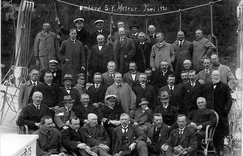 Fylkestinget 1921 vart halde i Loen, Stryn. Under tingseta var fylkestinget om bord i Bergenske sin båt "Meteor".
