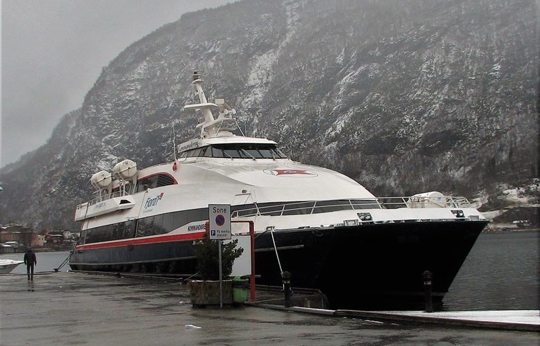 MS «Kommandøren», Fylkesbaatane sin båt i åra 1990-2012, til kai i Sogndal 2012.