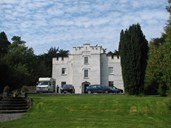 Correen Castle, huset til William Trumperant Potts. Det ligg nær byen Ballinasloe, sør i Rosscommon county. Potts bygde huset i 1832. Huset er framleis i bruk.