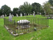 Grava til William Trumperant Potts på Clonburren kyrkjegard som ligg i nærleiken av Correen Castle, Rosscommon county, der Potts budde.