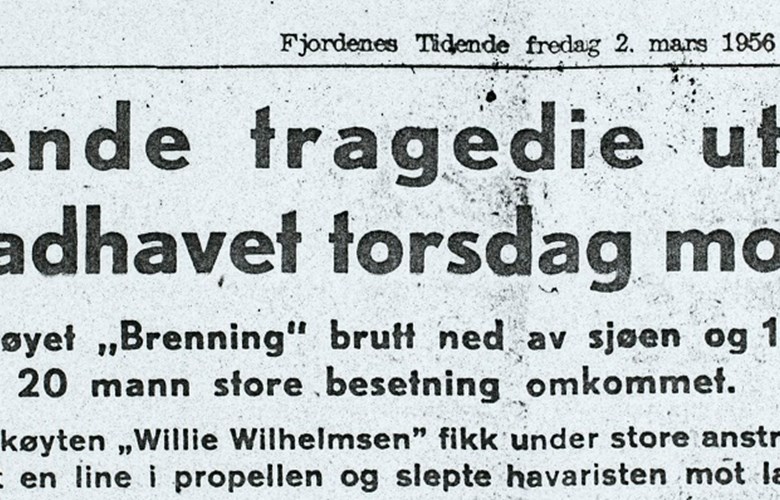 Første meldinga om Brenningforliset 1. mars 1956 i Måløy-avisa <i>Fjordenes Tidend</i>, dagen etter, fredag 2. mars.