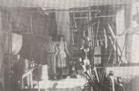 Meieristyrar John Kvam og kona i gamlemeieriet i 1952.
