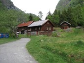 Det tidlegare småbruket Skåri er i dag Utladalen Naturhus, ”ein døropnar til natur- og kulturhistoria i Vest-Jotunheimen, med informasjon, utstilling og servering”.
