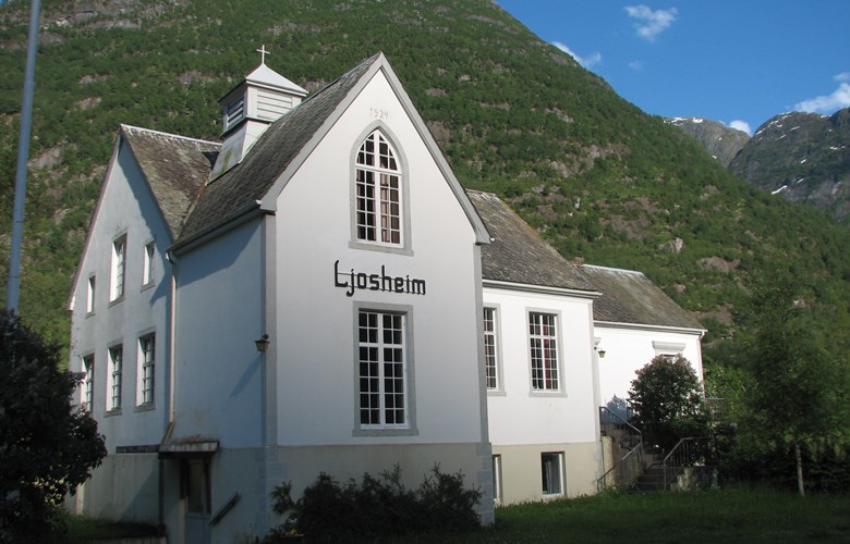 <p>Ljosheim &ndash; bedehus og kapell i Oldedalen, bygt 1924, p&aring;bygt og vigsla til kapell 1935.</p>