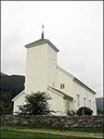 Vevring kyrkje er ei av våre enkle klassiske kyrkjer. Ho er bygd etter typeteikning av H. D. F. Linstow, som også teikna slottet i Oslo. Opphavleg var ho bygt (i 1846) utan kor og sakristi, desse delane vart bygt på 100 år seinare.