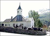 Loen kyrkje er ei av dei minste kyrkjene i Nordfjord, og ei av dei få i fylket som er åttekanta.
