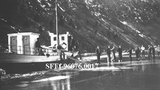 Den første dampdrivne båten på Årdalsvatnet heitte "Årdal" og kom i 1898. Den neste båten som gjekk i rutetrafikk mellom Tangen og Årdal var "Årdalsfjord", som har vanskar med det islagde vatnet.  