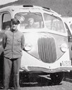 Denne bussen, S 1010, ein 1938-modell, gjekk i rute mellom Grotli/Skåre og Nordfjordeid. Ein av sjåførane, Olav Holmøyvik (på biletet), fekk trøbbel med bensinpumpa. Han hadde då ståande ei bøtte bensin på motordekslet inne i bilen, som han kopla til. Det lukta bensin i bussen, men dei kom seg til Grotli. 

 