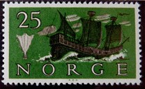 Frimerket «klippfisk og kogge» i frimerkeutgåva Skipsmotiv, 27. august 1960