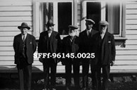 <p>Styret i Kalv&aring;g bedehus 1936. Fr&aring; venstre Johs. Fr&oslash;yen, Lars Fr&oslash;yen, Per Fr&oslash;yen, Adolf Fr&oslash;yen og Ole Liset.</p>