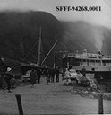 Kaia i Instefjord rundt 1960. Lasteruta til og frå Bergen var oppom Instefjord ein gong i veka. 