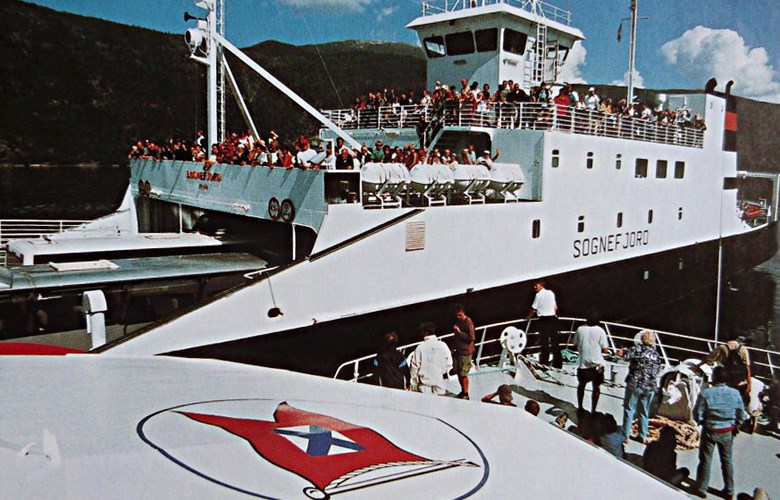 Korrespondanse Midtfjords sommaren 1999 mellom ferja «Sognefjord» og snøggbåten «Solundir» i sommarruta Bergen – Flåm.