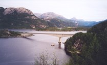 Med Norddalsfjordbrua, ferdig i 1987, fekk Svelgen ferjefritt samband til Florø og Førde. Brua er 402 m lang og har eit spenn på 231 m. Ferja mellom Haukå og Bjørnset kunne innstillast etter over 21 års drift. 