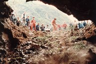 Gjennomslaget i Flenjatunnelen var 26. juni 1984. Drivinga av den  5040 m lange tunnelen tok til i 1981 frå Flåm. Tunnelen var drive frå ei side. Det var første steget på veg til vegutløysing for Undredal, der tunnelen enda. 

 