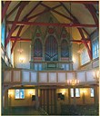 Dei opne takstolane i kyrkja gir ho eit vakkert og monumentalt preg. Orgelet er frå 1881 og har 11 stemmer. Det vart seinare ombygt av Claus Jensen. Orgelet, som tidlegare stod i Sandviken kyrkje i Bergen, kom til Holmedal i 1919.
