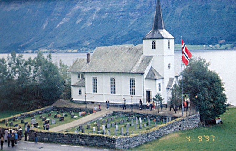 Heggjabygda kyrkje ligg flott til nedst i bygda like ved Hornindalsvatnet. Kyrkja er framleis akkurat slik ho vart bygd like før siste verdskrigen.