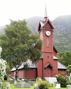 Eit særtrekk, som Årdal kyrkje er åleine om i Sogn og Fjordane fylke, er tårnuret.