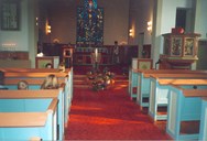 Hausttakkegudsteneste i kyrkja år 2000. Prest Anne Karin Lysne leia gudstenesta. Stavang 4H laga utstilling av produkt frå innhaustinga.
