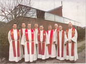 To prostar, tre sokneprestar, tre kapellanar og ein pensjonert prest deltok i markeringa av at det var 25 år sidan Kvammen kyrkje vart vigsla.