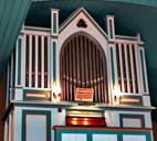 Orgelet kom på plass i 1927. Songlaget i bygda stod bak innsamlinga av pengane.
