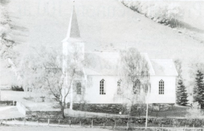 Fet kyrkje er like fin i dag som då ho vår ny i 1894. Kyrkja er ikkje prangande, men enkel og varm.

