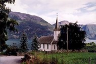 Nes kyrkje ligg vakkert til ved Lustrafjorden. Kyrkja har vore lite endra etter at ho vart ombygd i 1909. Før den tid var mange svært kritiske til utsjånaden til kyrkja.
