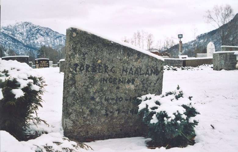 Torberg Haaland ligg gravlagd ved sida av foreldra på kyrkjegarden i Førde. Grava er den einaste krigsgrava i Førde kommune.