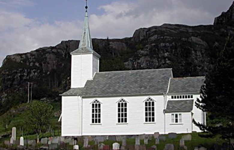 Hersvik kyrkje, bygd 1891, same året som Hersvik sokn vart oppretta. Kyrkja står lunt til, på ei flate. Ho er orientert etter lendet og står nord-sør, med kor og alter mot sør.