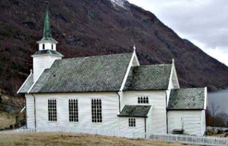 Kyrkjestaden på Nese er frå midten av 1600-talet. Frå om lag 1300 til 1645 stod kyrkja på Flete.
