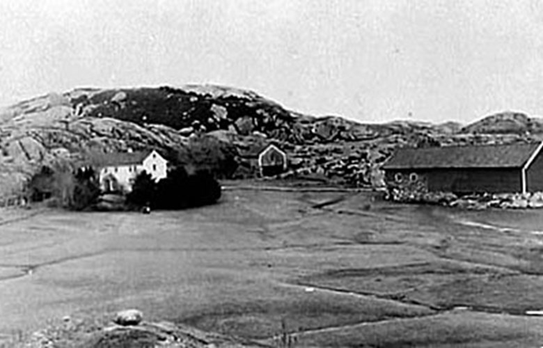 Garden Færøyvik slik der såg ut fram til våningshuset brann ned julaftan 1955.
