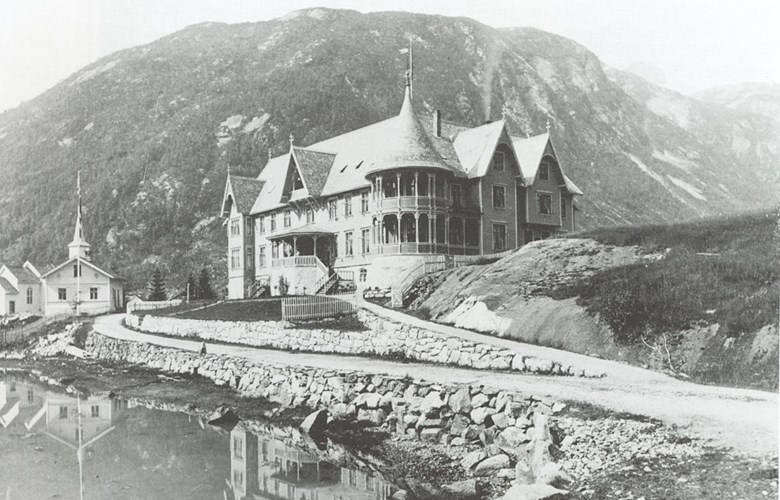 Mundal hotell stod ferdig i 1891.