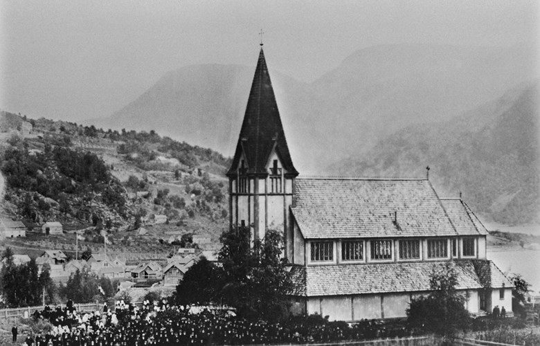 Stedje kyrkje i Sogndal folkerøystingsdagen 13. august 1905.