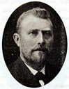 Haakon Aasvejen (1862-1919) vart fødd i Hegra i Trøndelag. Utdanna lærar. Var skulestyrar for Fjordane Amtsskule på Nordfjordeid, og redaktør i Fjordenes Blad 1900-1919. Aasvejen var venstremann og republikanar.