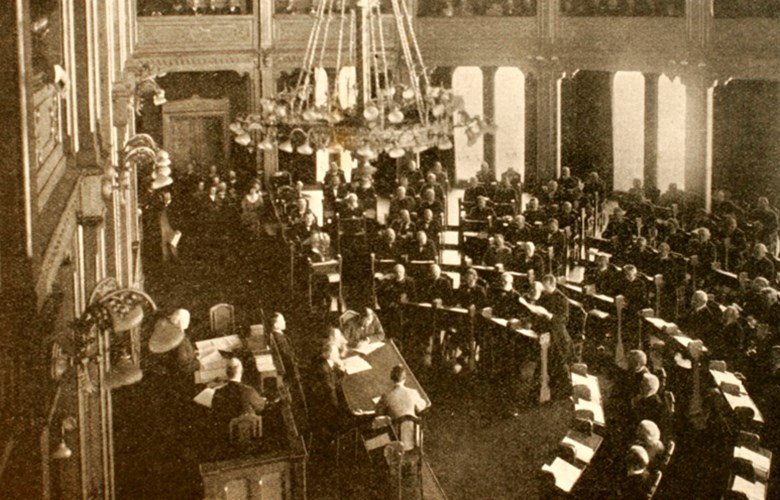 Stortingsmøtet 7. juni 1905: Statsminister Michelsen melder frå om at regjeringa legg ned embeta sine. Florøavisa Nordre Bergenhus Amtstidende hadde med nyhendet i avisa si same dag.