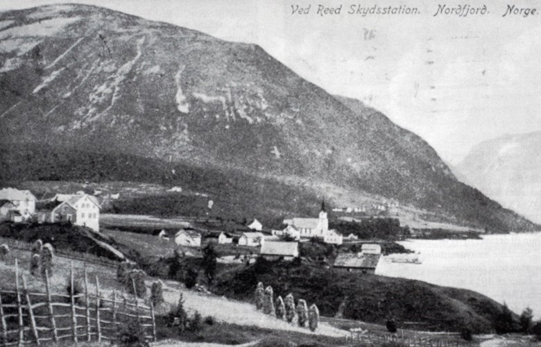 Reed Skysstasjon kring 1910. Her var og landhandleri, postopneri og rikstelegrafstasjon i 1905.