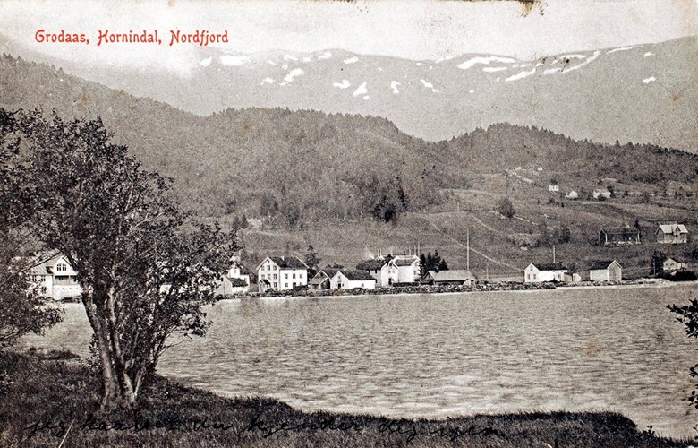 Postkort frå Grodåssanden, tettstaden i kommunen i 1905. 
