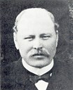 Ordførar i Innvik Rasmus Sindre (1859-1908). Sindre var ordførar frå 1895 til 1908. Som representant for Venstre sat han på Stortinget i ein periode. 