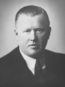 Sigurd Kvikne var ordførar i Balestrand i 1935. Han var med i vegkomiteen i Balestrand som arbeidde for Gaularfjellsvegen. Sigurd Kvikne dreiv Kvikne`s Hotel.