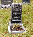 Ole Dagfin Eide vart gravlagd på kyrkjegarden ved Selje kyrkje.