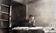 Politimeister F. Dahlin på det nye kontoret sitt i  2. høgda i Tinghuset 1939.