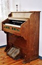 <p>Orgel er bedehus-instrument. Dei fyrste tr&oslash;orgla vart mange stader erstatta med elektroniske orgel. Det skjedde ogs&aring; i Framfjorden. Det gamle tr&oslash;orglet st&aring;r i rommet inn til kj&oslash;kenet.</p>