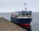 Båten "Solan IV" fraktar turistar til Mousa om sommaren. 