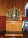 Orgelharmoniumet i Ortnevik kyrkje - det eldste og best ivartetekne kyrkjeinstrument i Sogn og Fjordane? Det kom til Ortnevik i 1925 då kyrkja vart teken i bruk. Tidlegare stod det i Kyrkjebø kyrkje der det var på plass til vigslinga, 8. og 9. oktober, 1869. 



