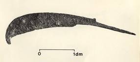 Ein finn gamle haustingsreidskap som gravfunn. Dette funnet av lauvkniv viser at reidskapen har vore nytta på våre kantar i mange tusen år.