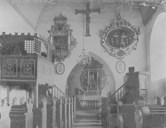 Interiør i kyrkja sett mot koret i aust.