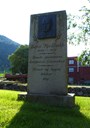 Minnesteinen over Lars Hjellbakk på Grodås